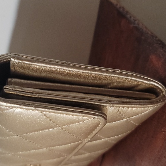 Chanel gold matelasse bifold lambskin wallet with box - Picture 6 of 8